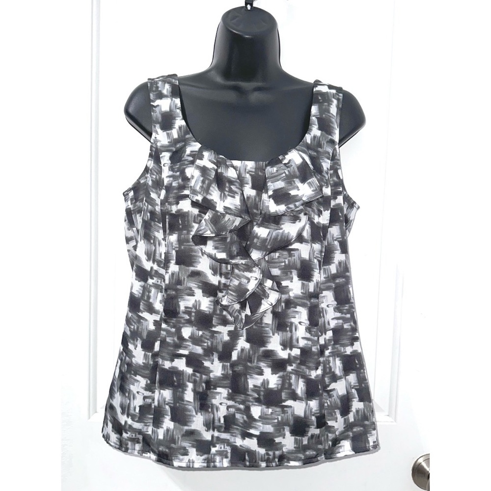 Ann Taylor Loft sleeveless tank top with a black, white, & gray abstract pattern